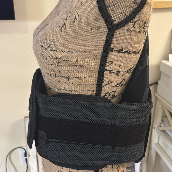Like new, Aspen Horizon 2 piece, adjustable(in so many ways) back brace. - Picture 5 of 16